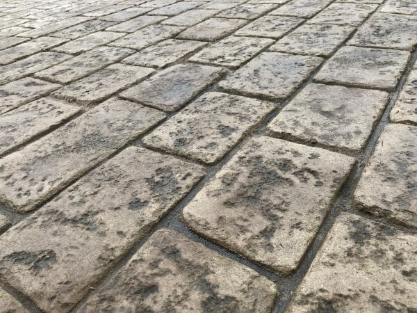 courtyard-cobble-stamped-concrete-walttools-examples-2